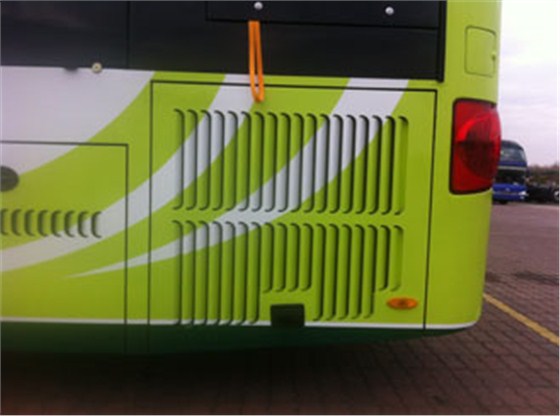 公交车侧身进气格栅百叶窗式