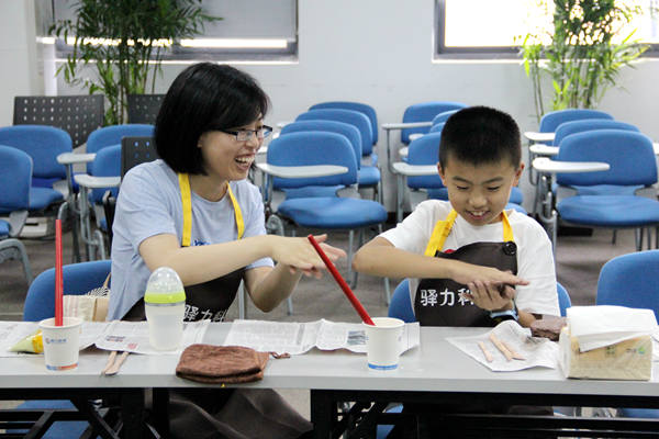 驿力科技亲子陶艺活动现场1